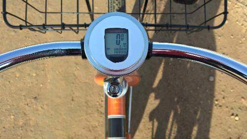 Which type of handlebars are often found on cruiser bikes?