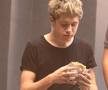 Mary: Ah, that's interesting! Next, Niall shares his food with you?