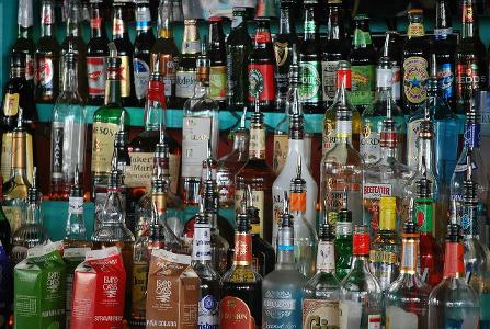 Which type of alcohol is commonly found in alcoholic beverages?