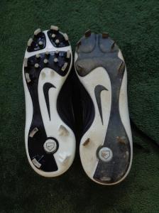 Which cleat shape has 6 spikes?