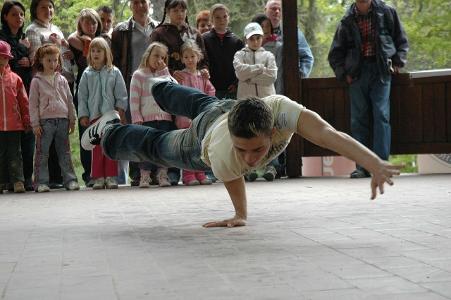 Which of the following is NOT a style of breakdancing?