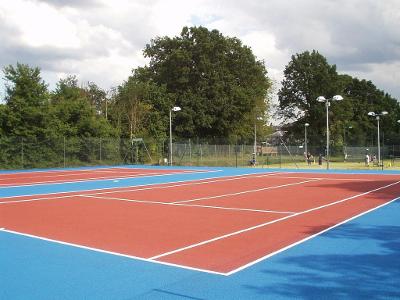 Which tennis court surface is known for being the fastest?