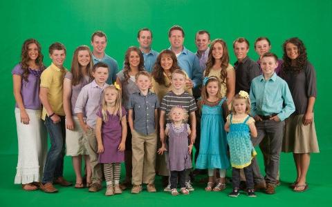 How many MEMBERS are there in the Duggar Family? HINT: Including the parents and miscarriages