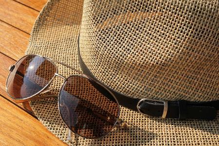 Which term refers to sunglasses that darken in sunlight?