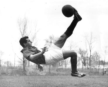 Which player is credited with popularizing the 'Bicycle Kick'?
