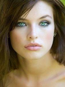 do you think green eyes and brown hair are pretty? BE HONEST!!
