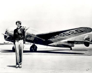 Which aviation pioneer was famous for completing the first solo flight around the world without refueling?