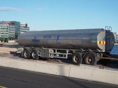 What type of truck is equipped with a tank to transport liquids, such as water, oil, or chemicals?