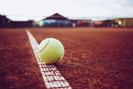 What is the term used when a ball lands on the line during a tennis match?