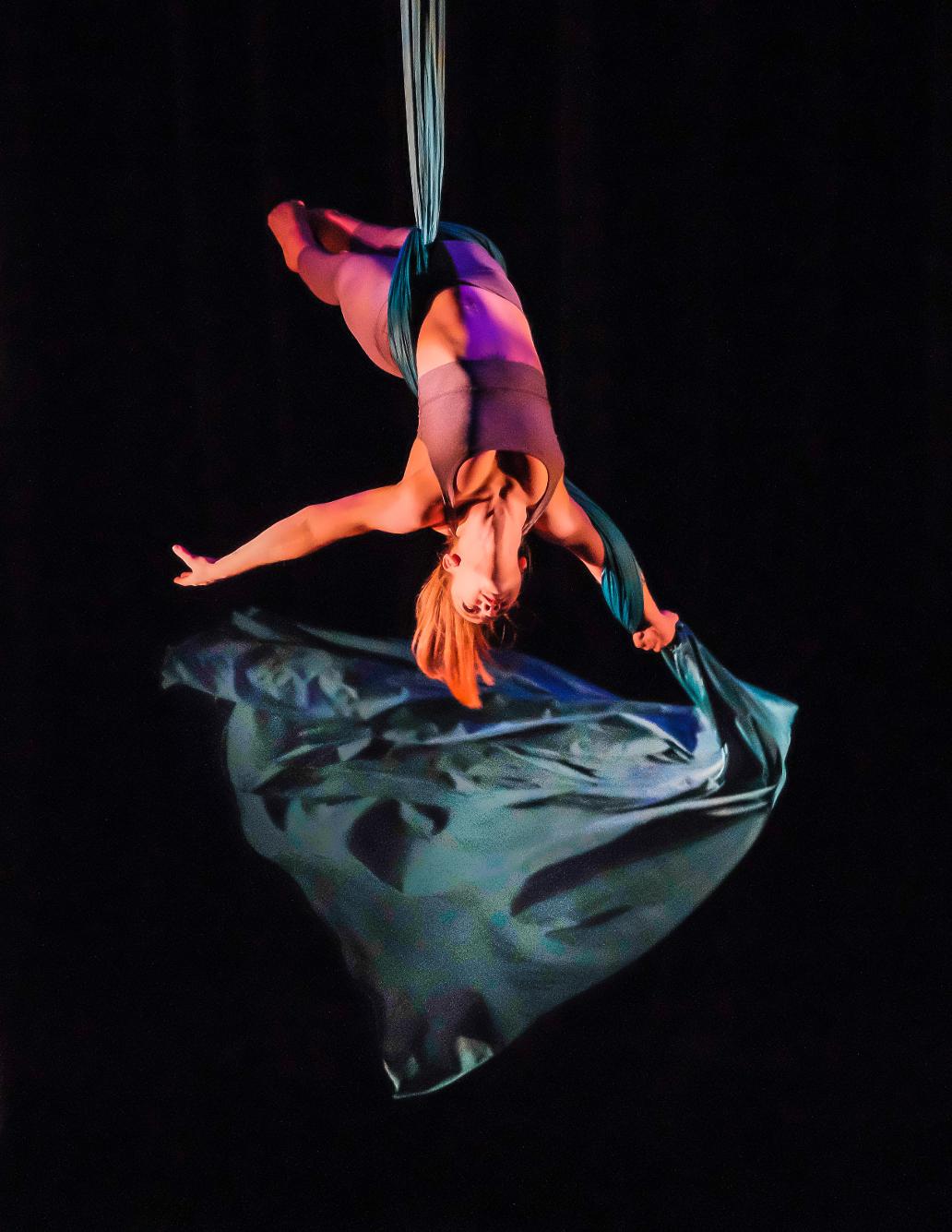 What is the name of the popular dance move that involves rotating your hands in opposite directions around your head?