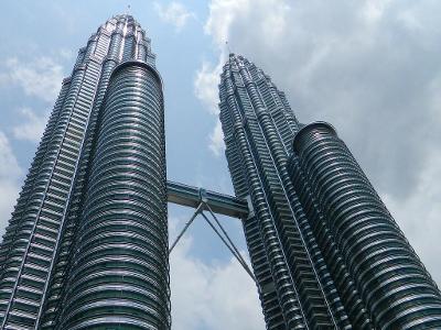 Which building was the tallest in the world from 1998 to 2004?