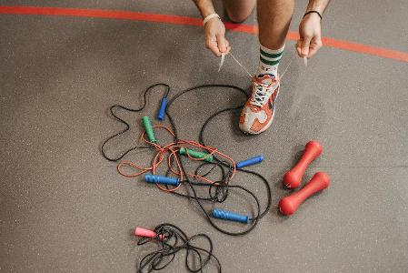 What type of shoes should you wear while jump roping?