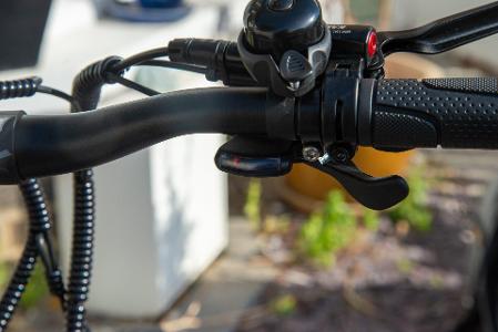 Which type of brake levers are most effective for commuting?