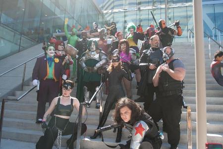 Which comic convention is famous for its elaborate cosplay contests?
