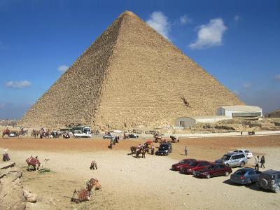 What was the main purpose of the pyramids at Giza?