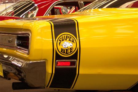 Which muscle car featured a Super Bee logo?