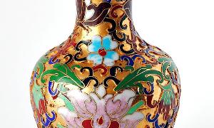 gold pretty vase