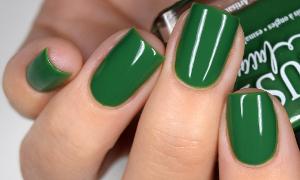green nail polish