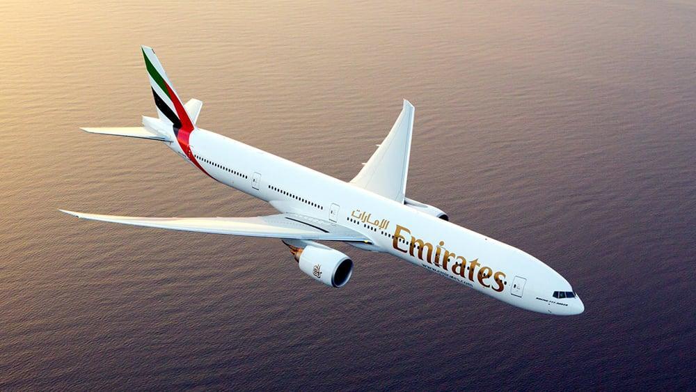 Come posso comunicare con l'operatore Emirates Airlines? (1)