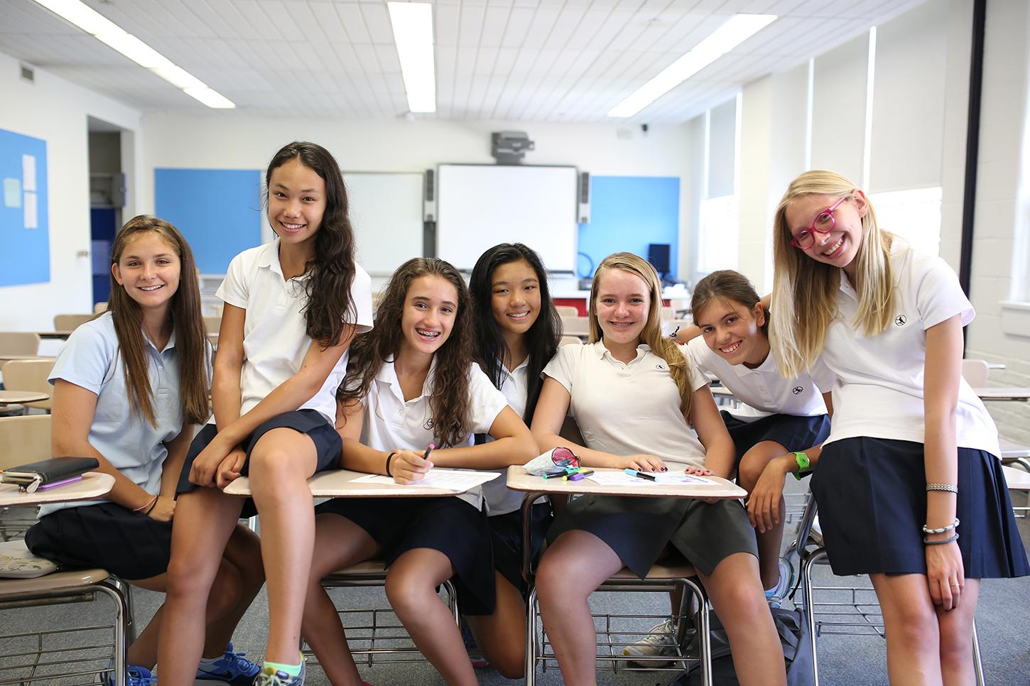 Girls of two junior middle schools in yongzhou, hunan province