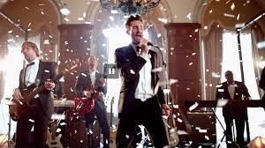 Maroon 5 can't stop crashing weddings