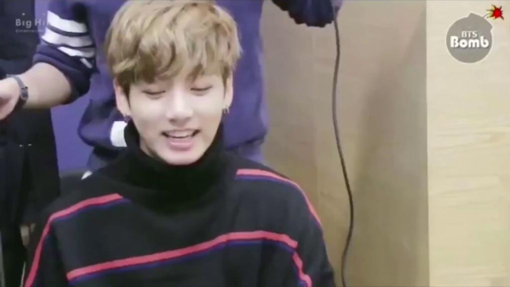 annyeonghaseyo jeoneun bangtan sonyeondan hwanggeum maknae jeon jungkook imnida annyeonghaseyo jeoneun bangtan sonyeondan hwanggeum maknae jeon jungkook imnida