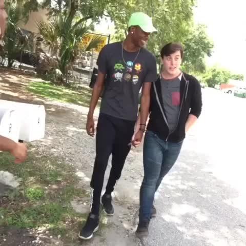 Watch Thomas Sanders's Vine "When you're obviously more than pals... ? (W/ Leo Anderson, Jay Harper, Joner-Strokes, & Nicolemlvisco)"