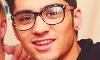 Doesn't Zayn Look Sexy With Glasses?!