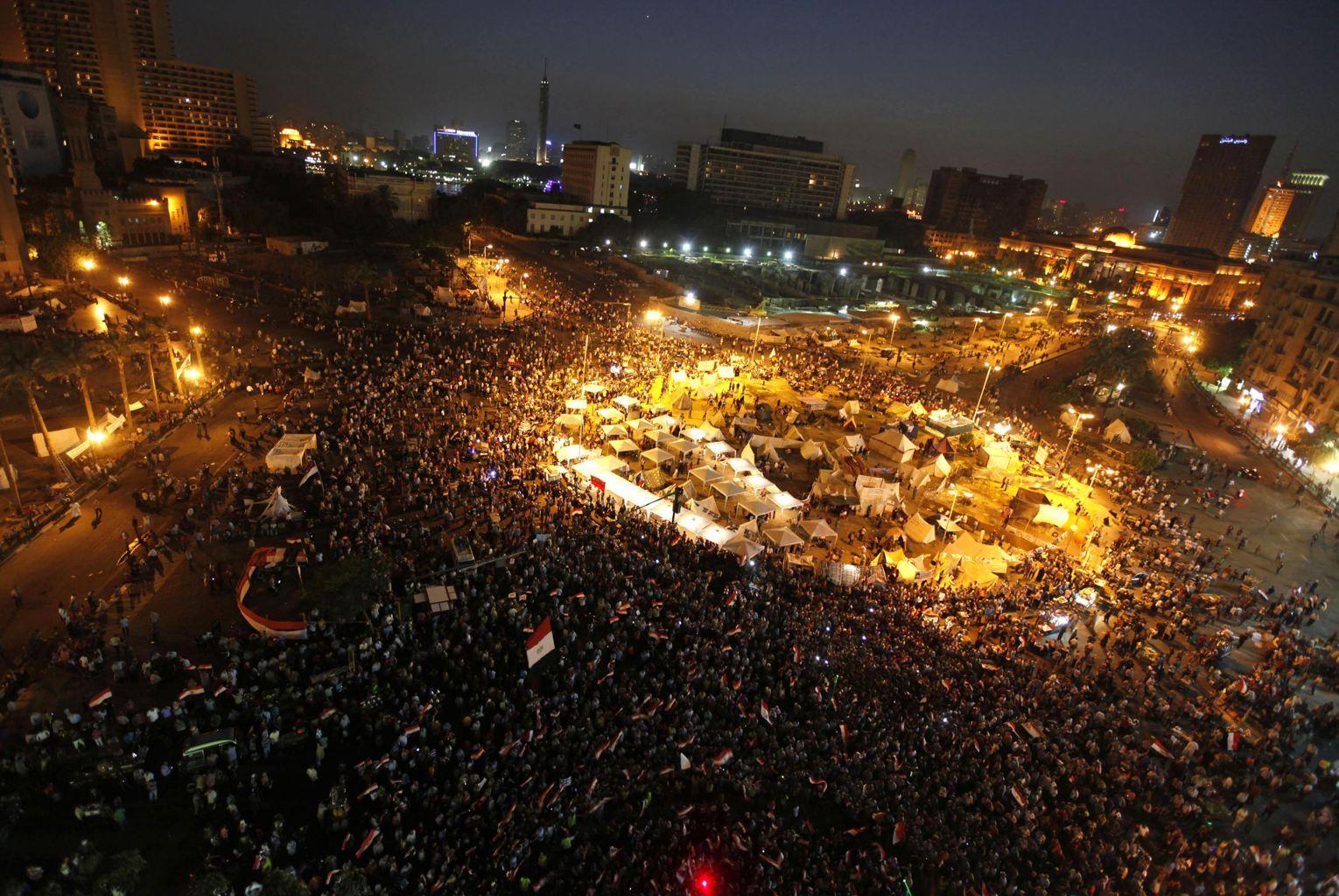 Why the Egyptian Police is allowed to shoot people with live ammunition in the current protests?