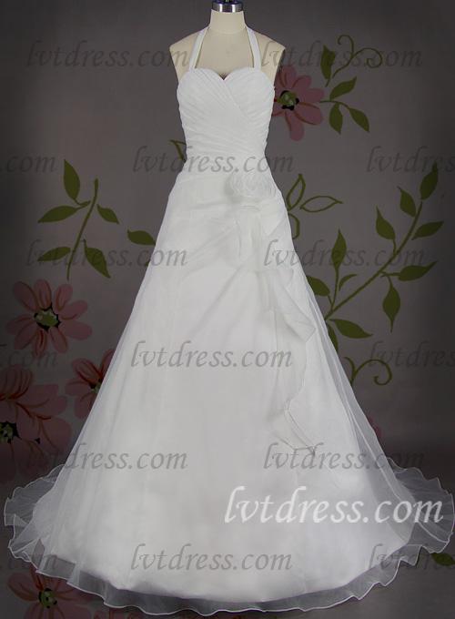 Can you give me some advice on how to choose an appropriate wedding dress?