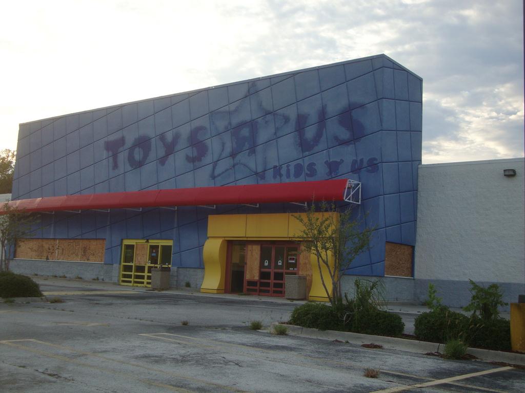 Anybody still have a toys r us open by you?