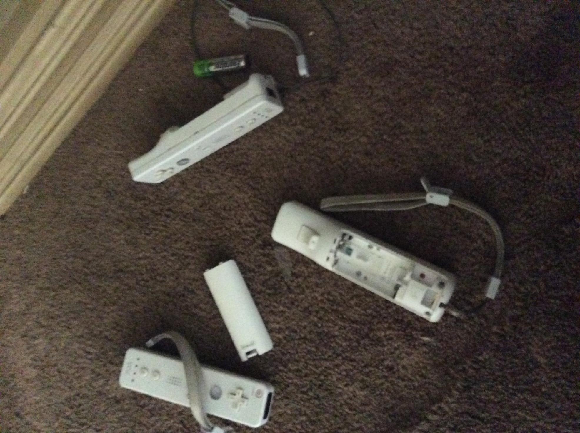 How do you reconnect a Wii control to the Wii?