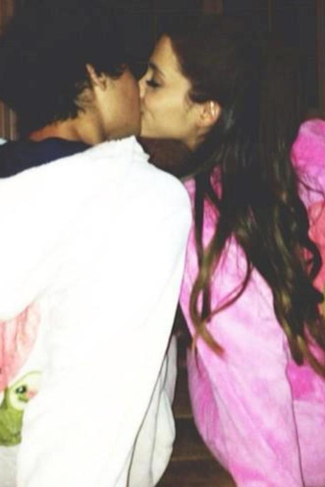 ArianaReal's photo