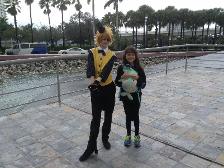 Me taking a picture with a kid today at Comiccon she got to have 1 and I got to have 1! :3