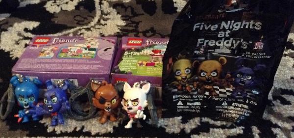 Opening fnaf blind bags w/ @lion_blogger and @foofy_wolf_chu