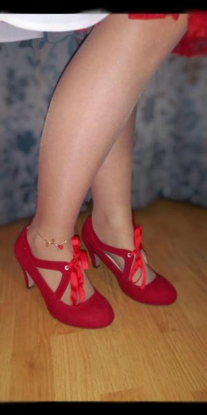 don’t you step on my b̶l̶u̶e̶ red suede shoes