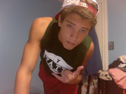 :( If I was a girl....I would marry JB lol ok maybe not....