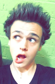 Jonah looks like a dino with this hair LOL